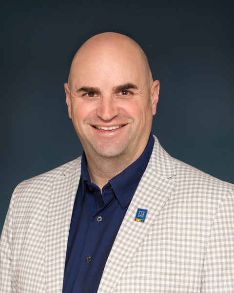 Paul Gravelle, Associate